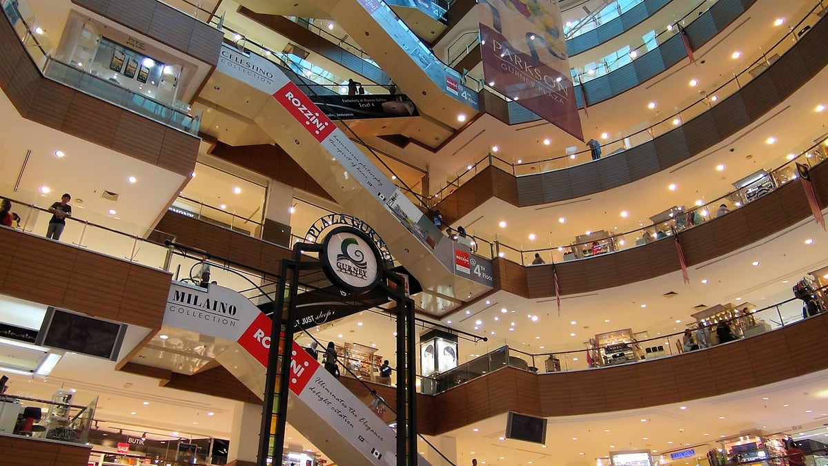 Gurney Plaza - Gallery Photo 2