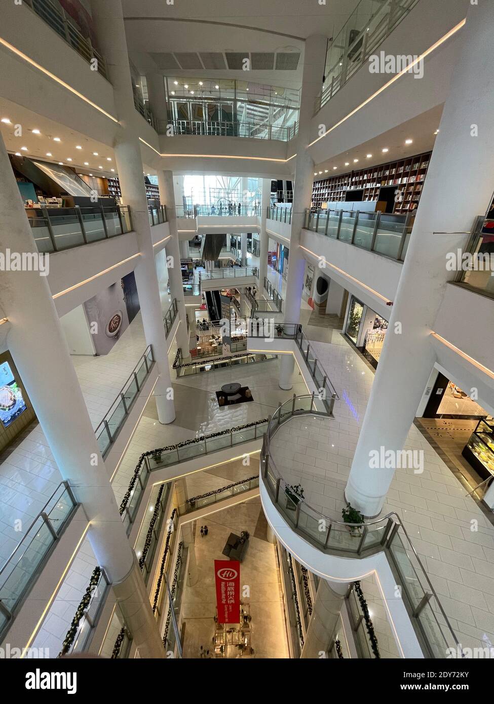 Gurney Paragon Mall - Gallery Photo 4
