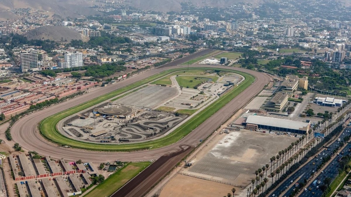 Jockey Plaza - Gallery Photo 1