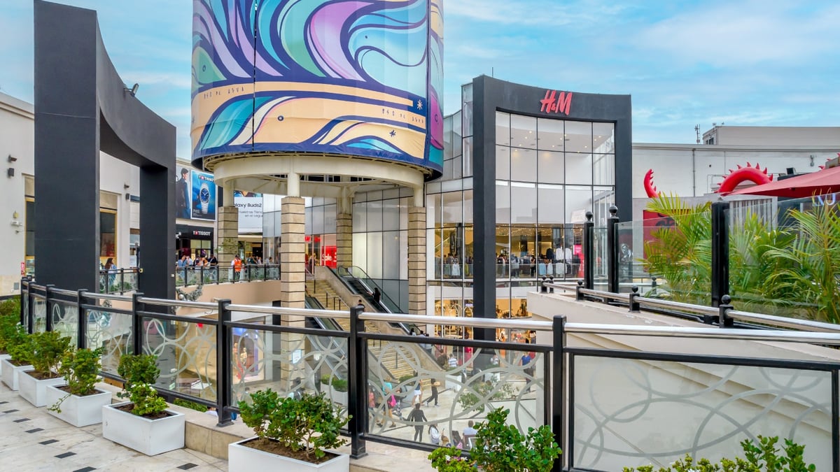 Jockey Plaza - Gallery Photo 4