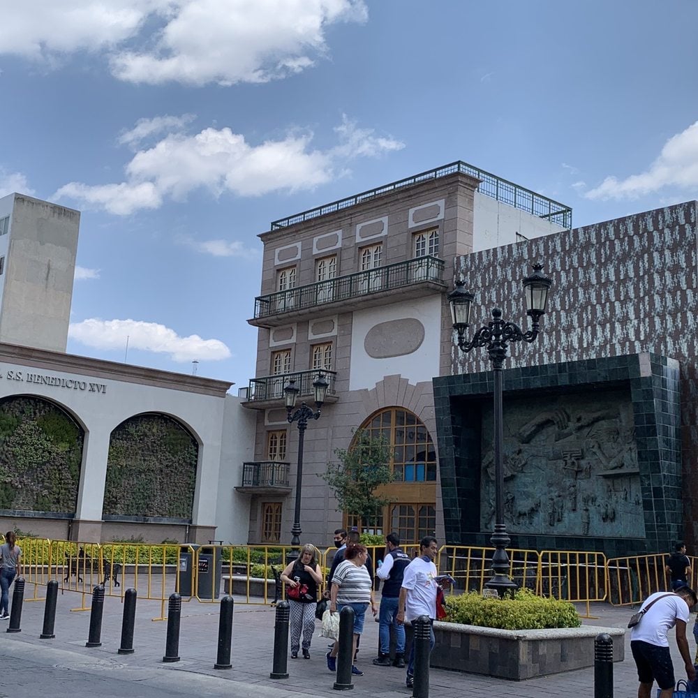 Plaza Oriental - Gallery Photo 1