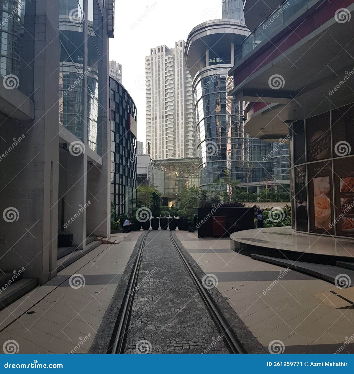 Epicentrum Walk - Gallery Photo 2