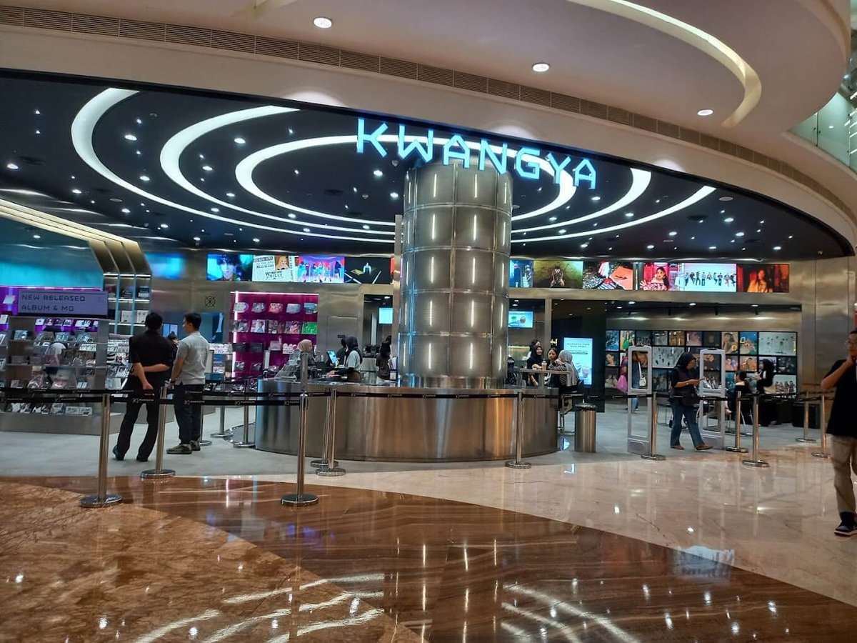 Epicentrum Walk - Gallery Photo 6