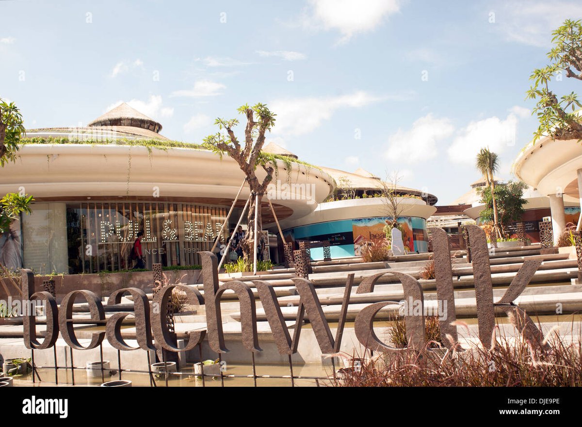 Beachwalk Shopping Center - Gallery Photo 4