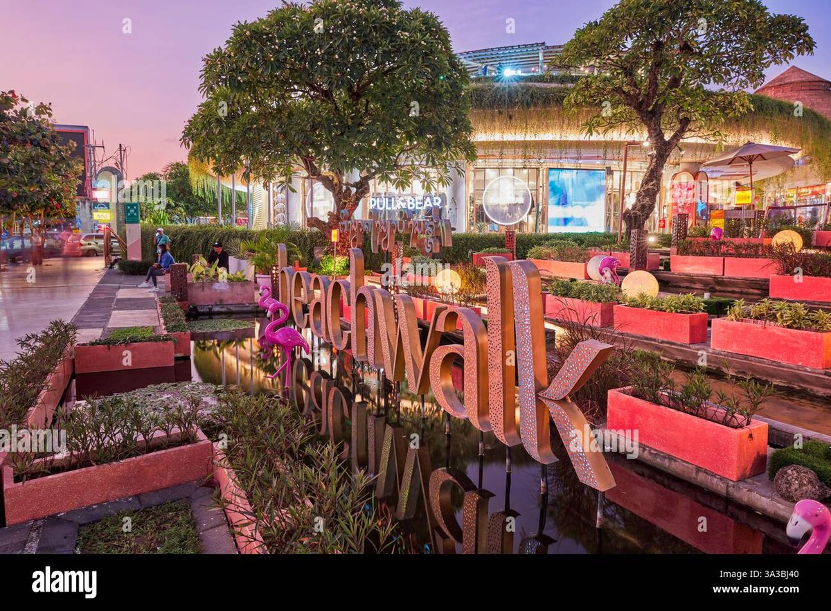 Beachwalk Shopping Center - Gallery Photo 6