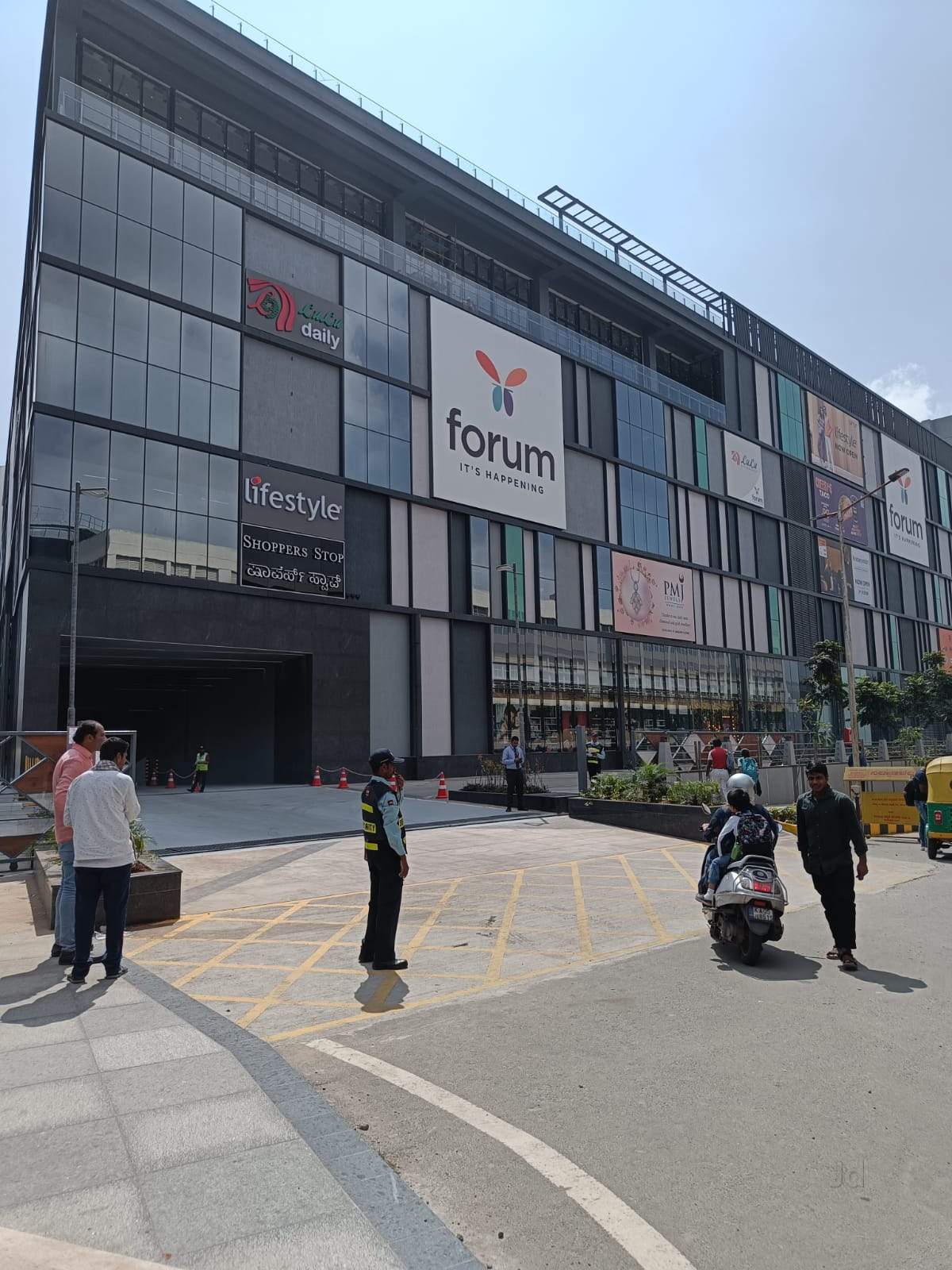 Sparsh Galleria Mall - Gallery Photo 4