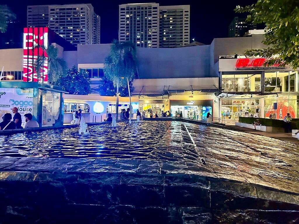 Bonifacio High Street - Gallery Photo 2