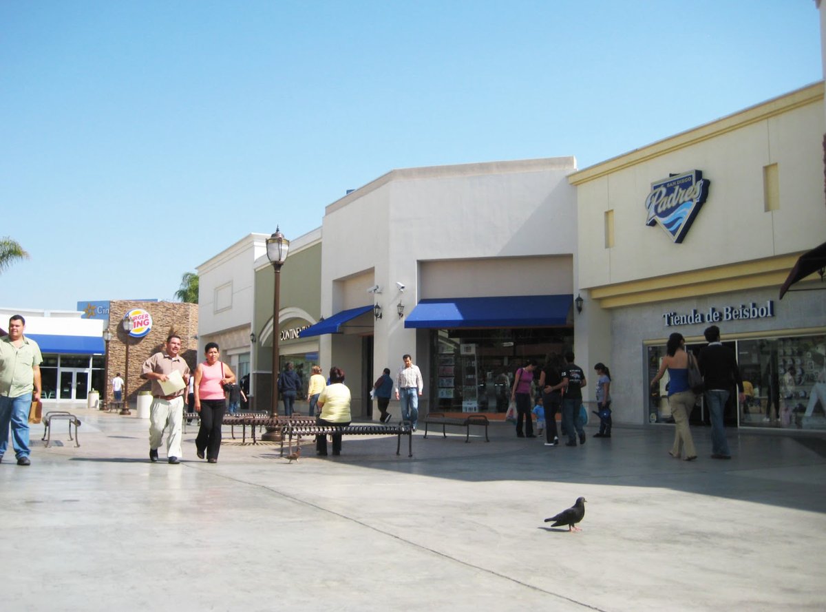 Plaza Las Fuentes - Gallery Photo 2