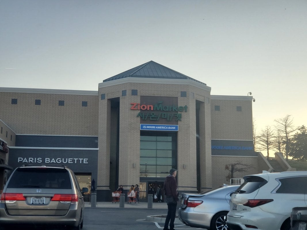 Zion Mall - Gallery Photo 7
