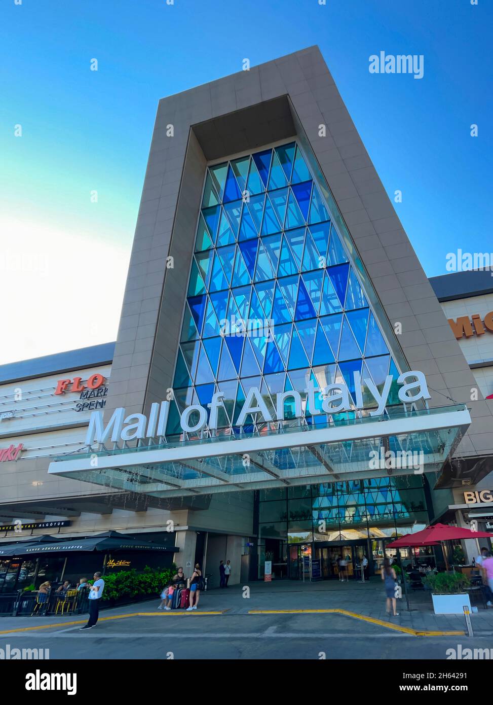 Shemall Shopping Center - Gallery Photo 2