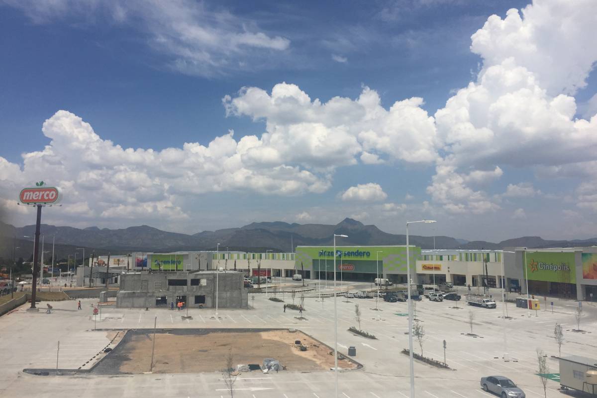 Plaza Sendero Saltillo - Gallery Photo 11