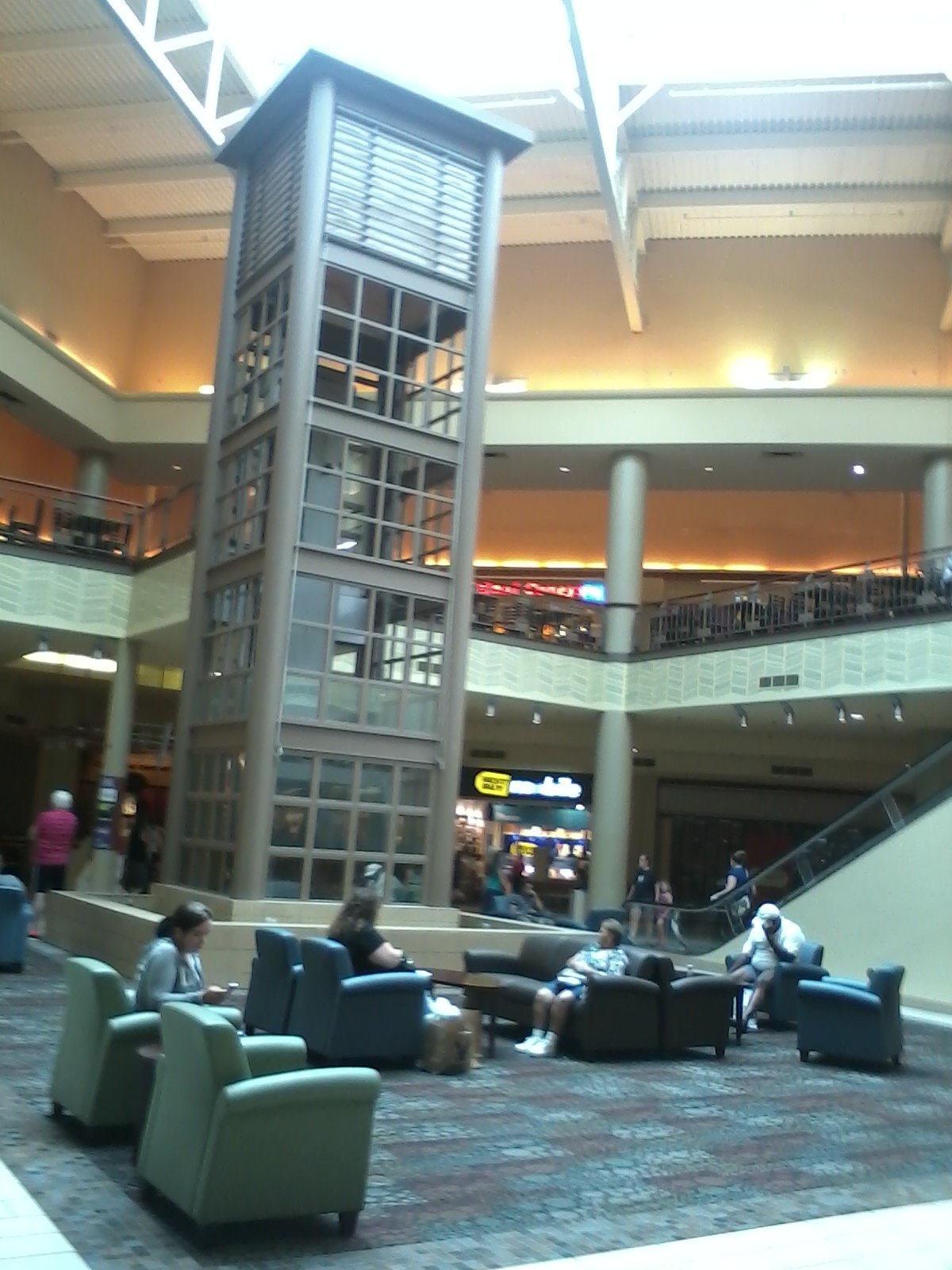 Genesis Mall - Gallery Photo 2