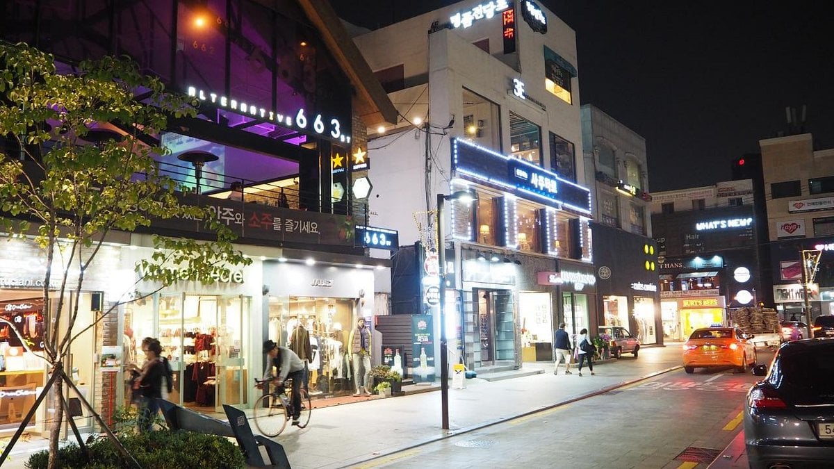 Ak Plaza Apgujeong - Gallery Photo 1