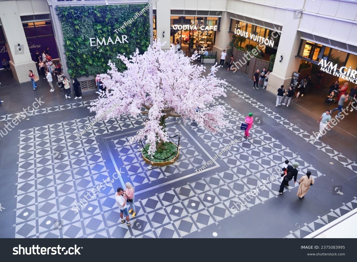 Emaar Square Mall - Gallery Photo 8