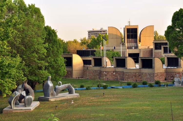 Laleh Park - Gallery Photo 7