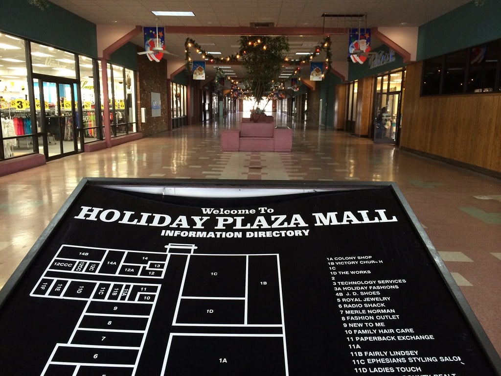 Holiday Plaza - Gallery Photo 5