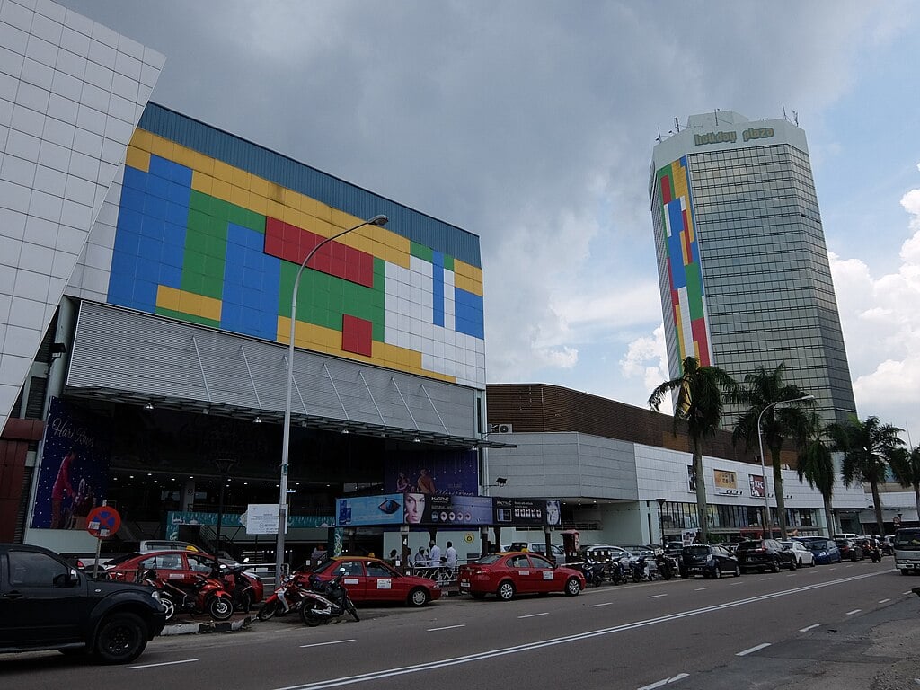 Holiday Plaza - Gallery Photo 6