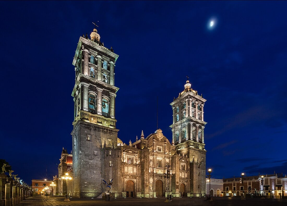 Plaza Universidad - Gallery Photo 6
