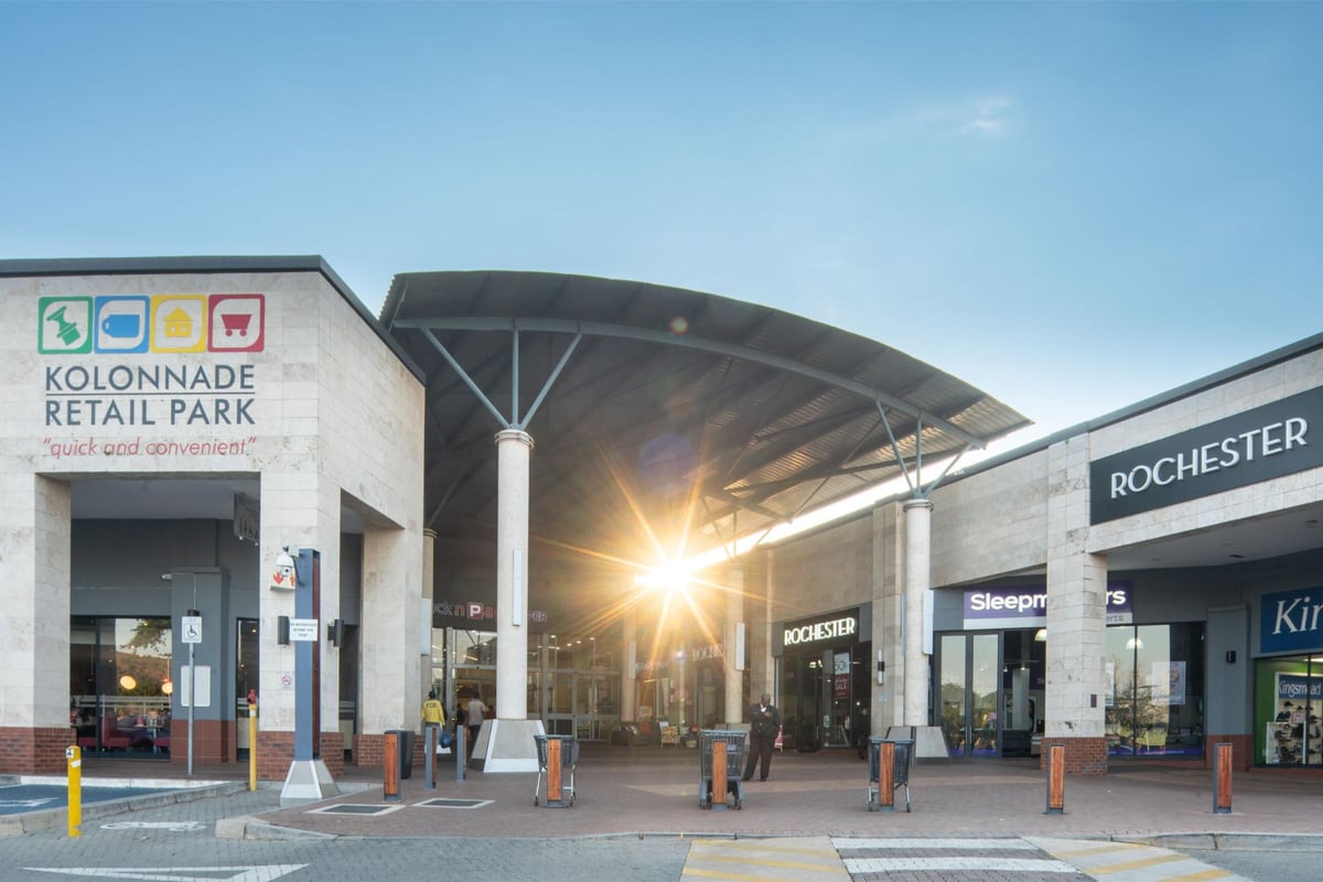 Kolonnade Retail Park - Gallery Photo 1
