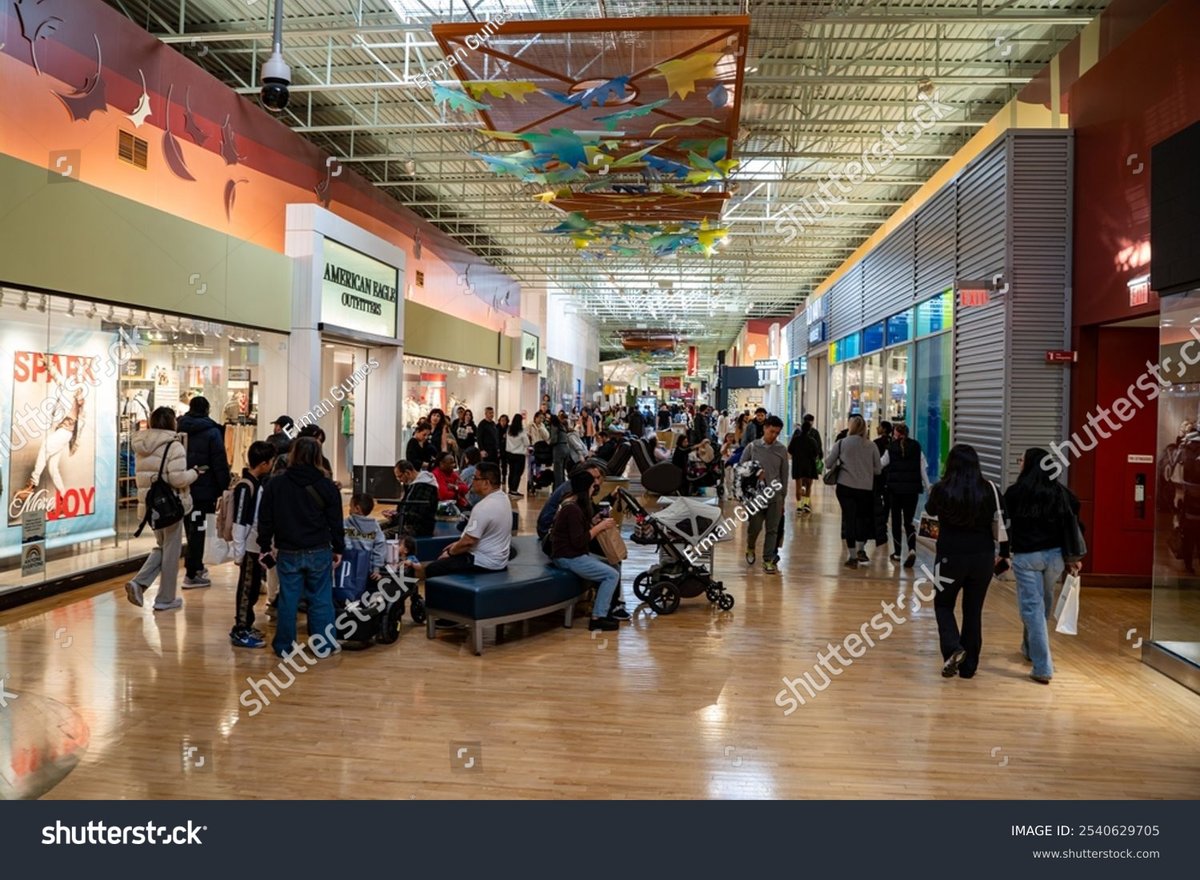Vaughan Mills - Gallery Photo 7