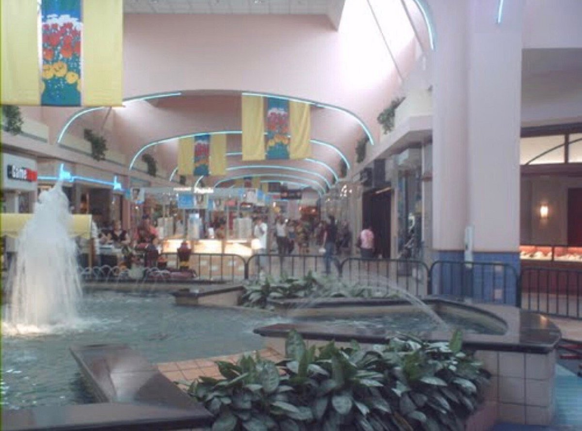 Plaza Hatillo - Gallery Photo 1