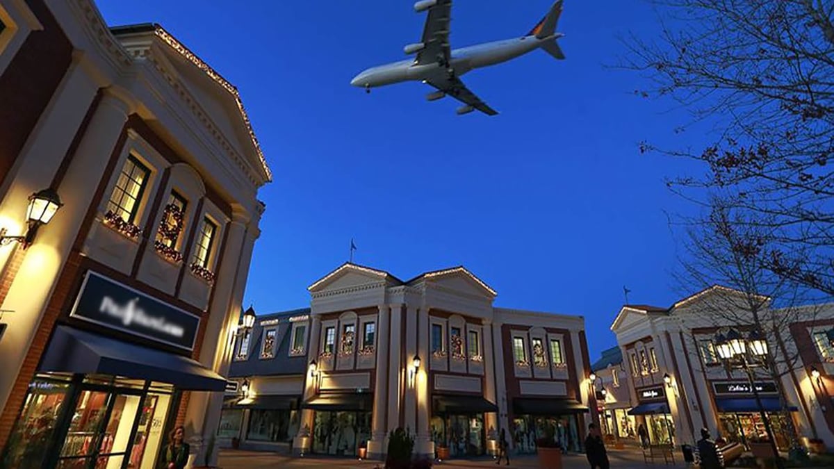 Mc Arthur Glen Designer Outlet Vancouver Airport - Gallery Photo 4