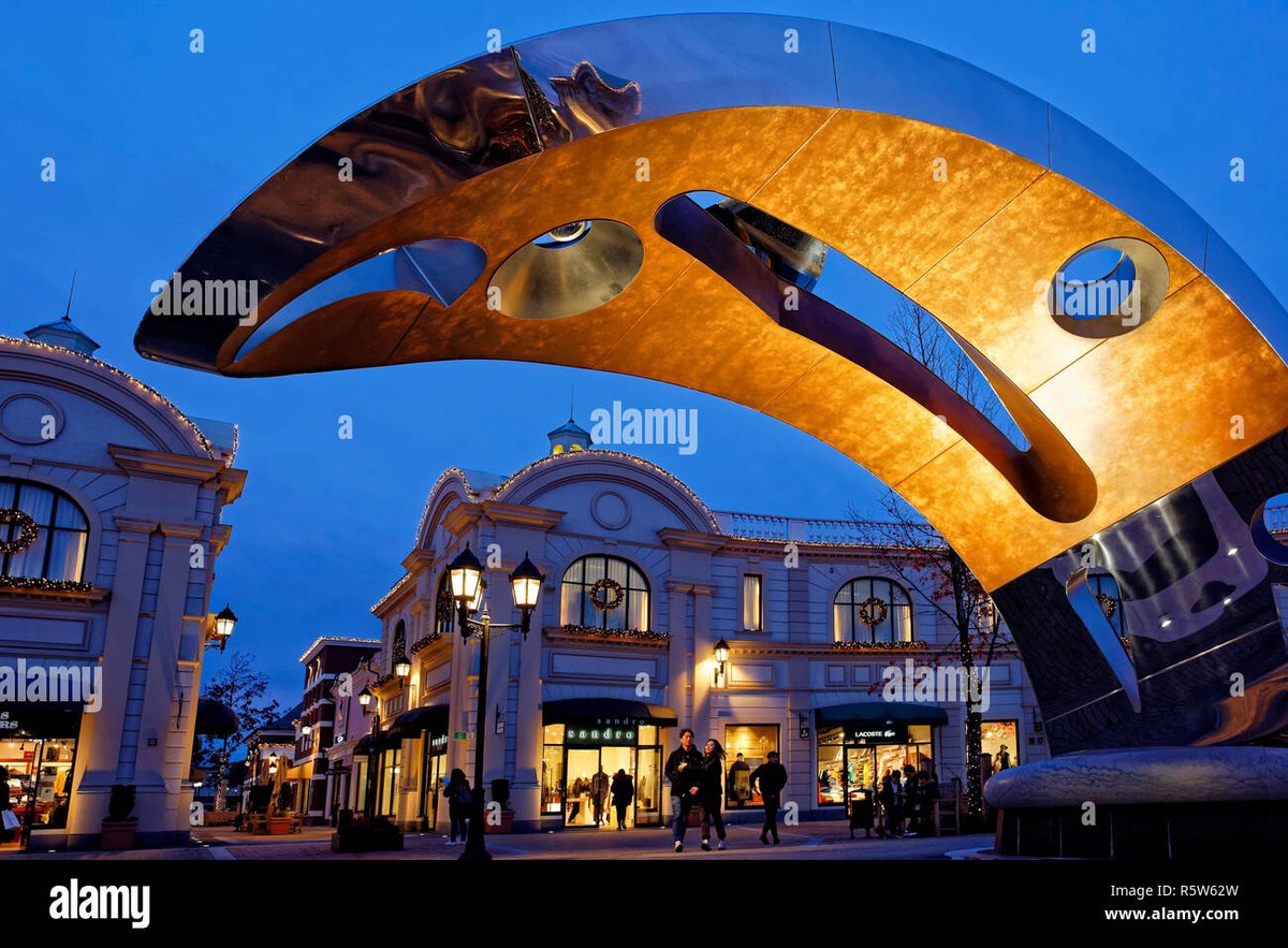 Mc Arthur Glen Designer Outlet Vancouver Airport - Gallery Photo 5