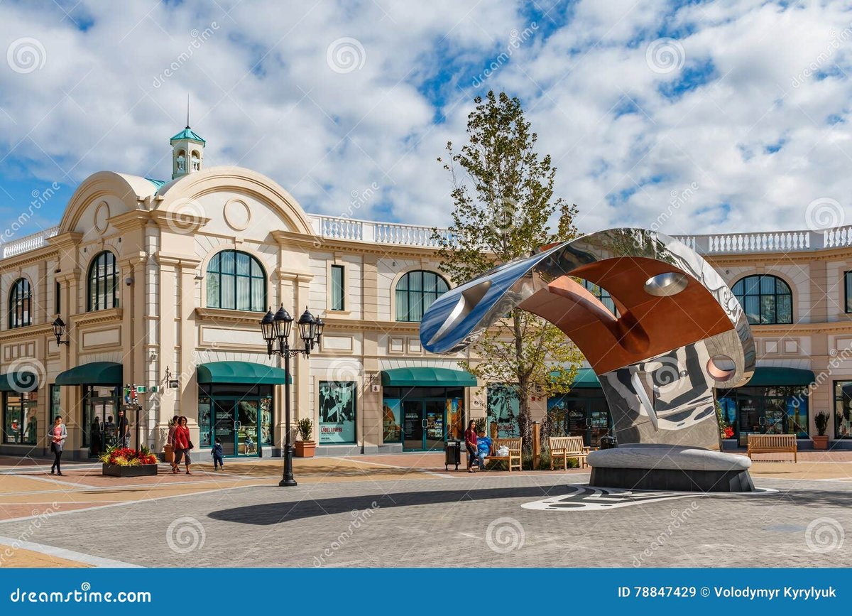Mc Arthur Glen Designer Outlet Vancouver Airport - Gallery Photo 7
