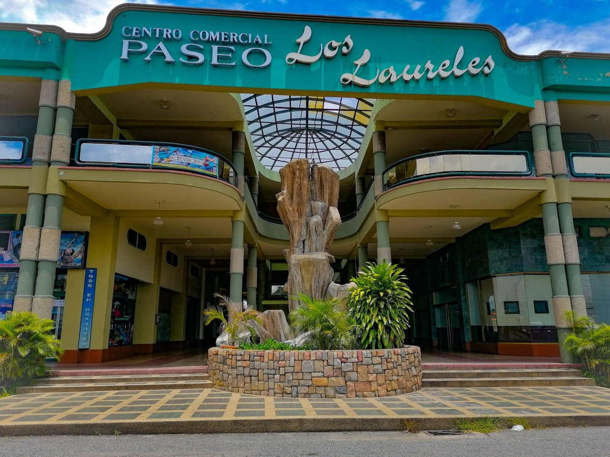 Plaza Los Laureles - Gallery Photo 1