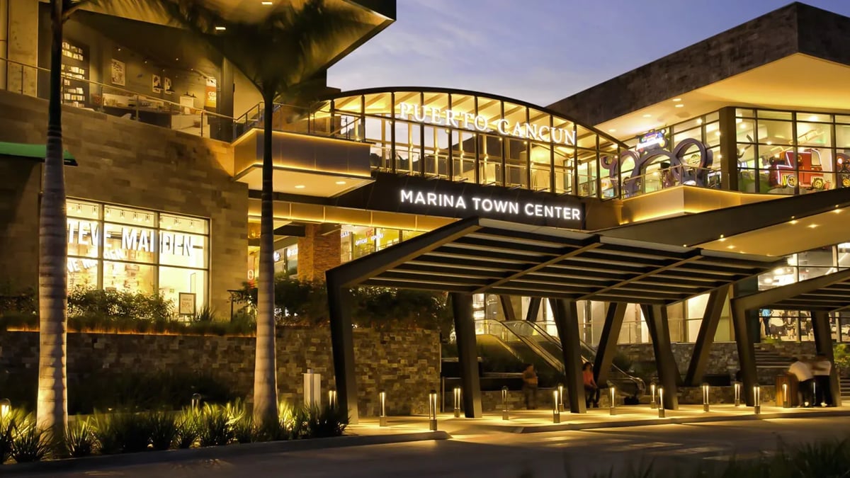 Puerto Cancún Marina Town Center - Gallery Photo 2
