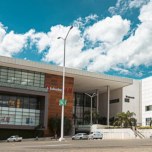 Plaza Tam - Gallery Photo 6