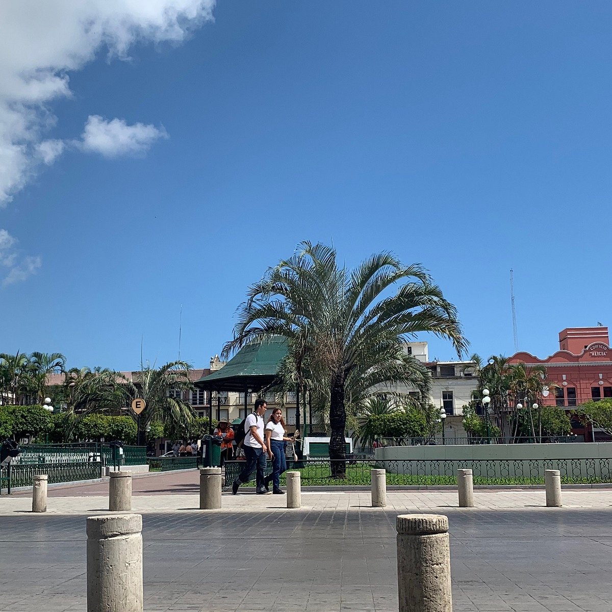 Plaza Tam - Gallery Photo 7