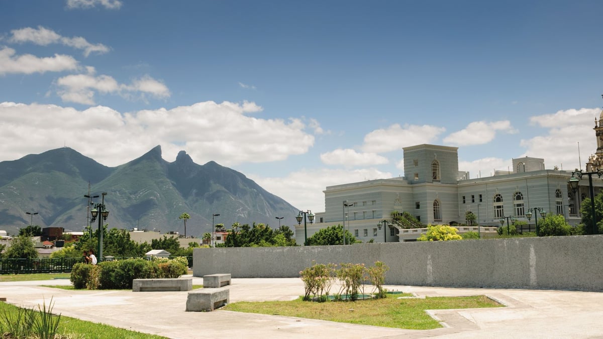 Plaza Universidad - Gallery Photo 2