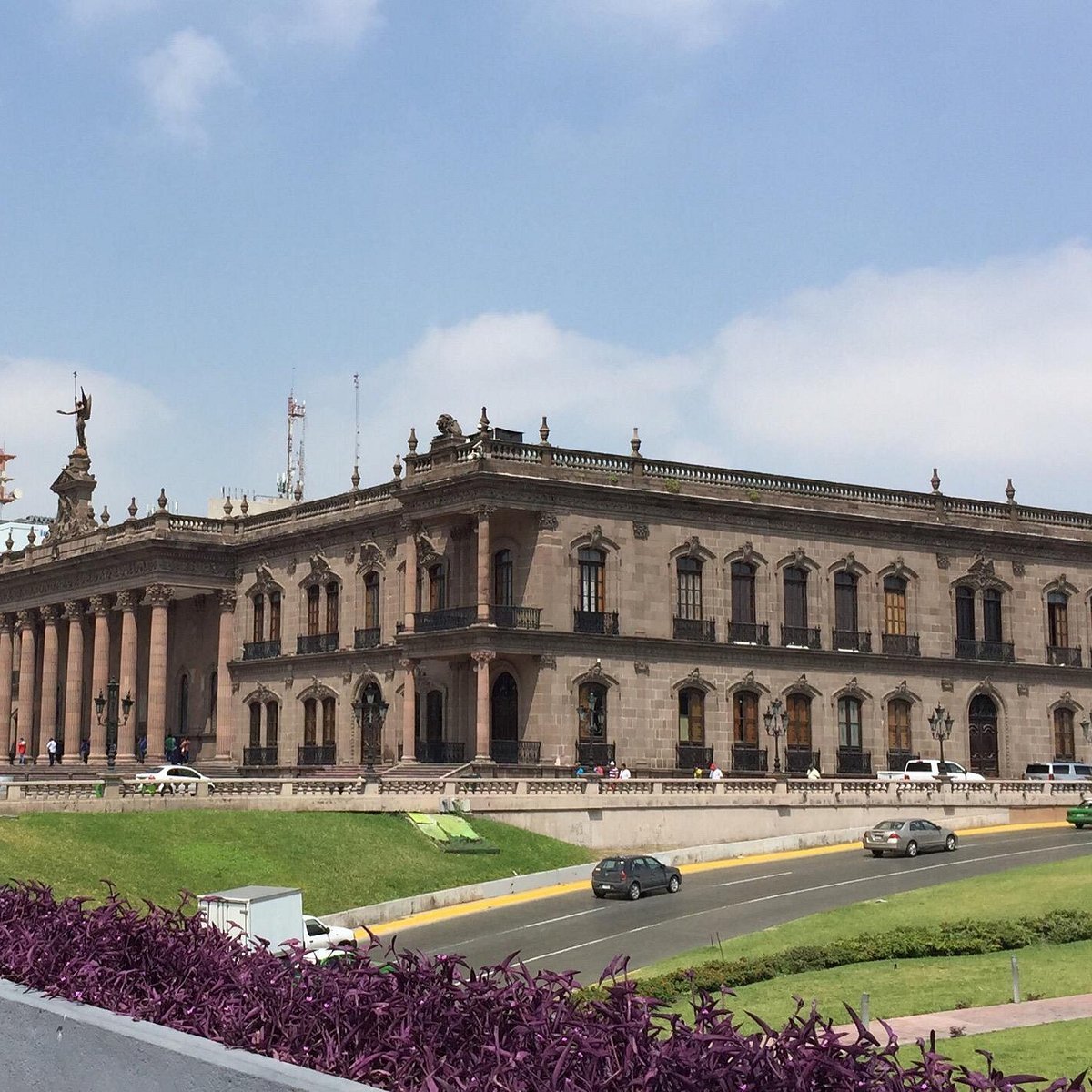 Plaza Universidad - Gallery Photo 7