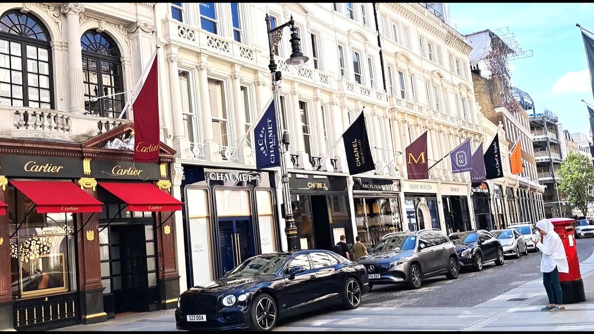 Bond Street - Gallery Photo 4