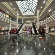 Oak Court Mall - Gallery Photo 3