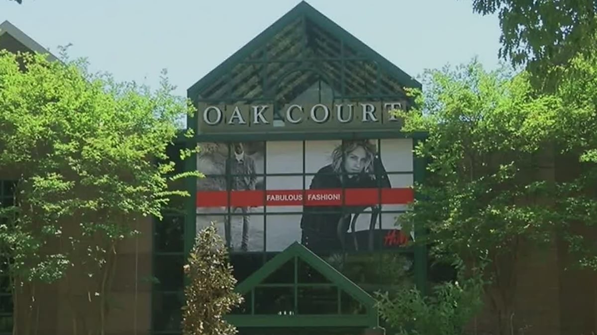 Oak Court Mall - Gallery Photo 5