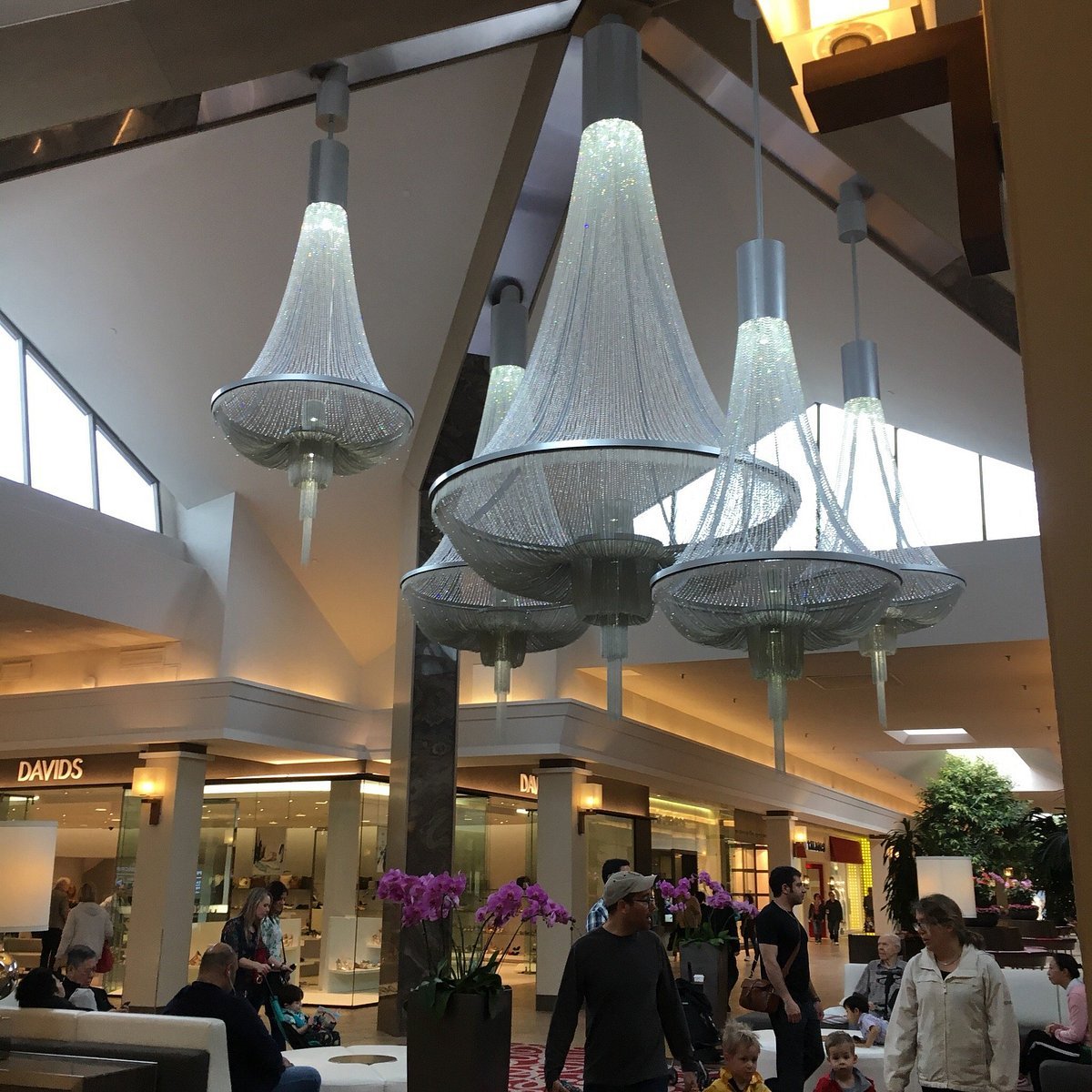Bayview Village Shopping Centre - Gallery Photo 8