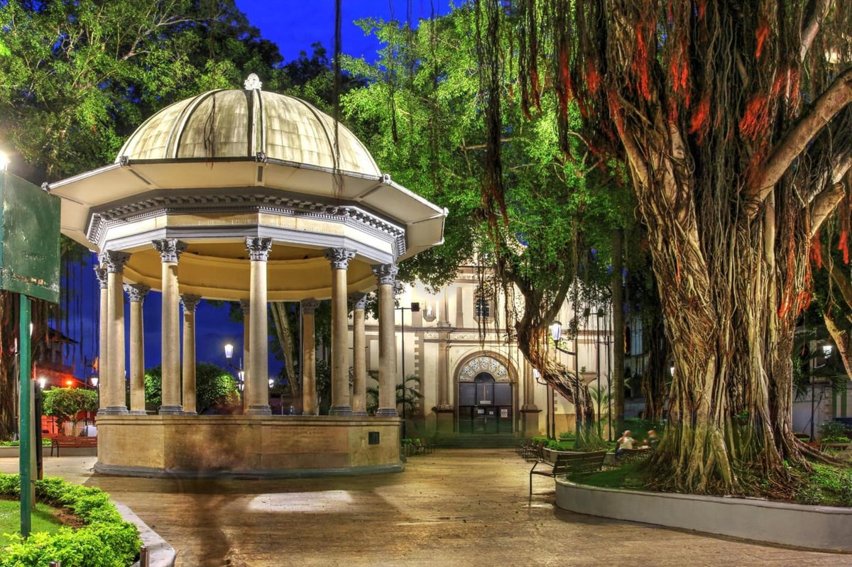 Plaza Santa Ana - Gallery Photo 6