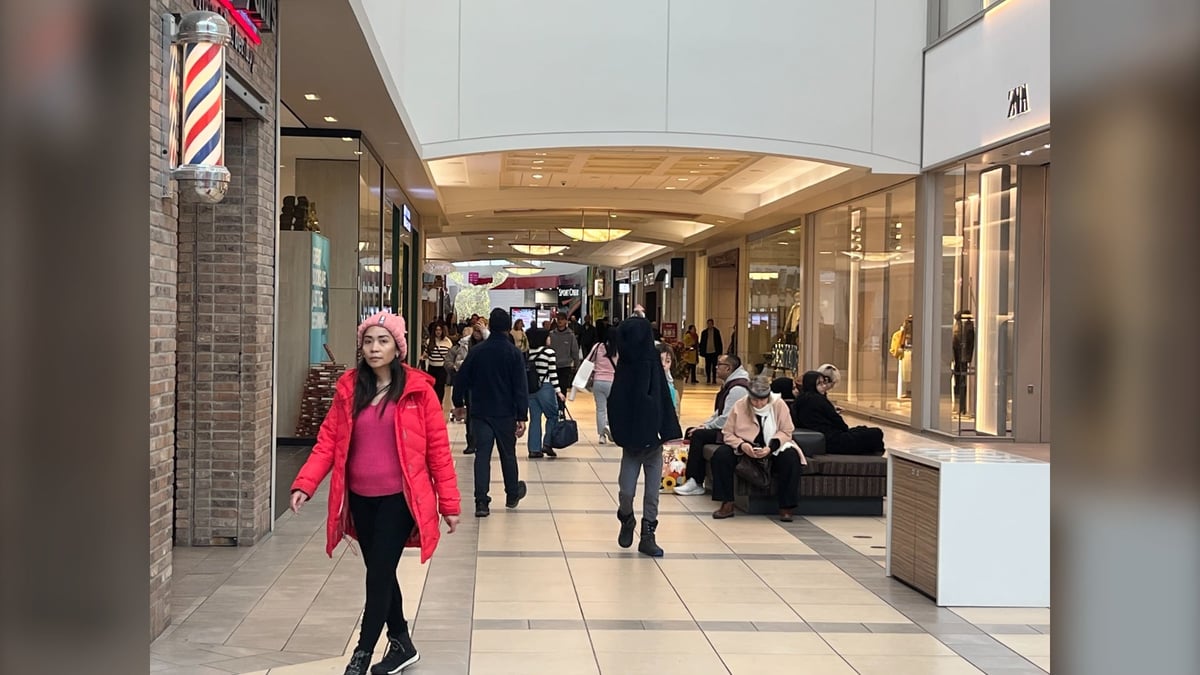 Deer Ridge Shopping Centre - Gallery Photo 7
