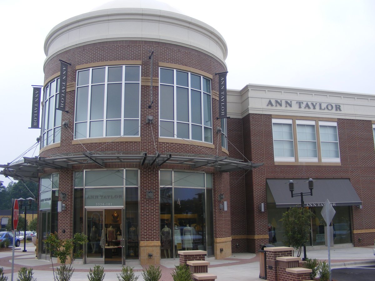 Friendly Center - Gallery Photo 13