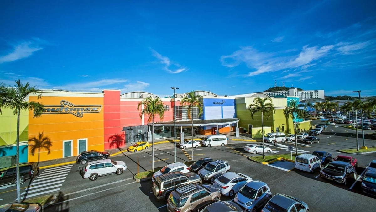 Plaza De To's - Gallery Photo 2