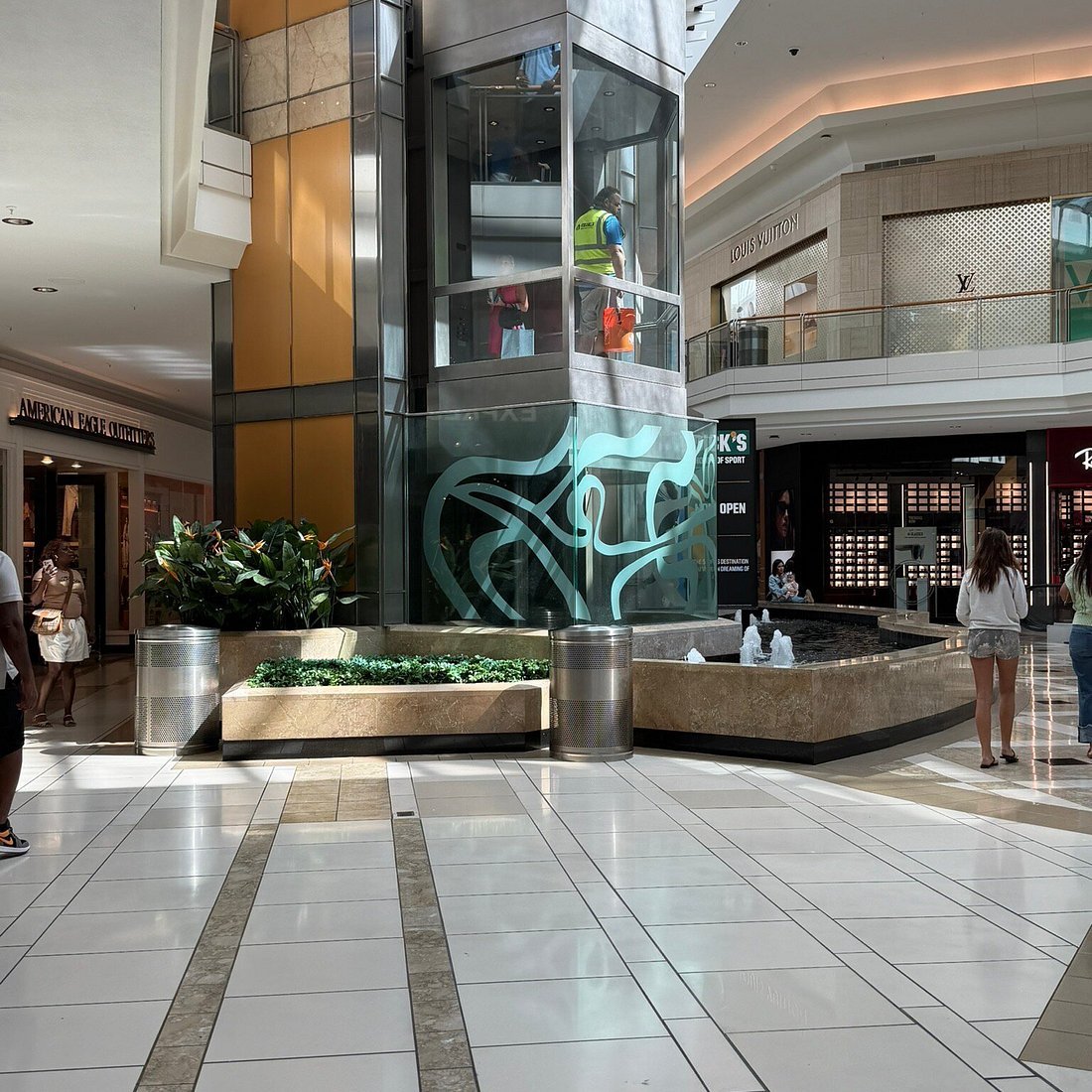 International Plaza And Bay Street - Gallery Photo 14