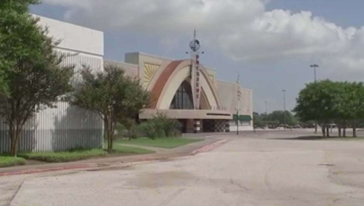 Greenspoint Mall - Gallery Photo 6