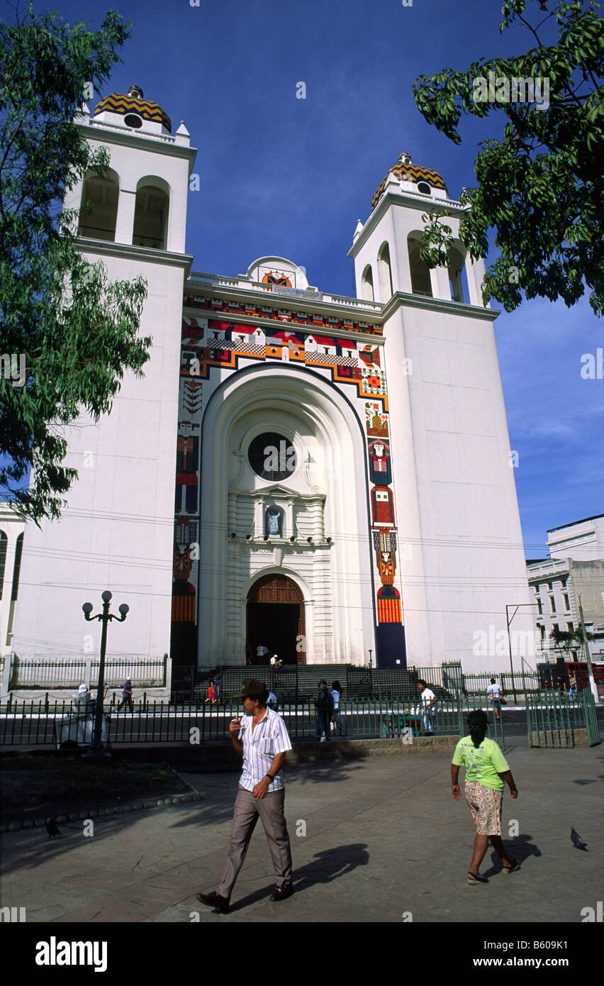Plaza San Salvador - Gallery Photo 3