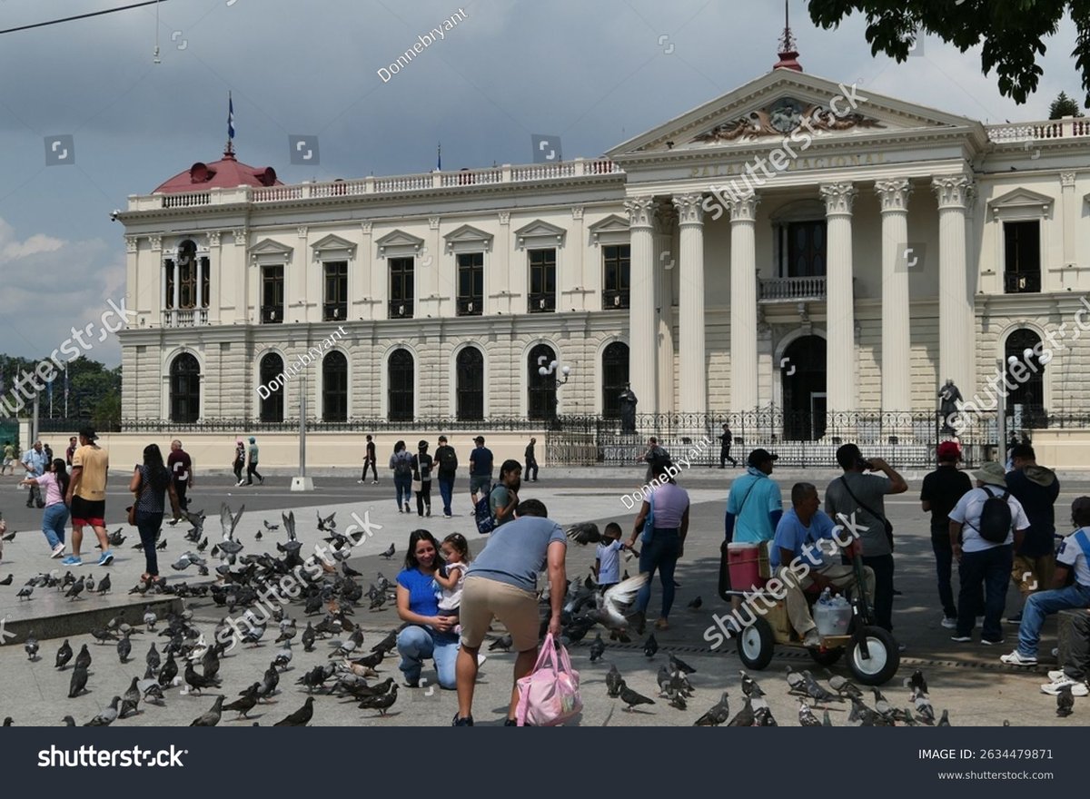Plaza San Salvador - Gallery Photo 4