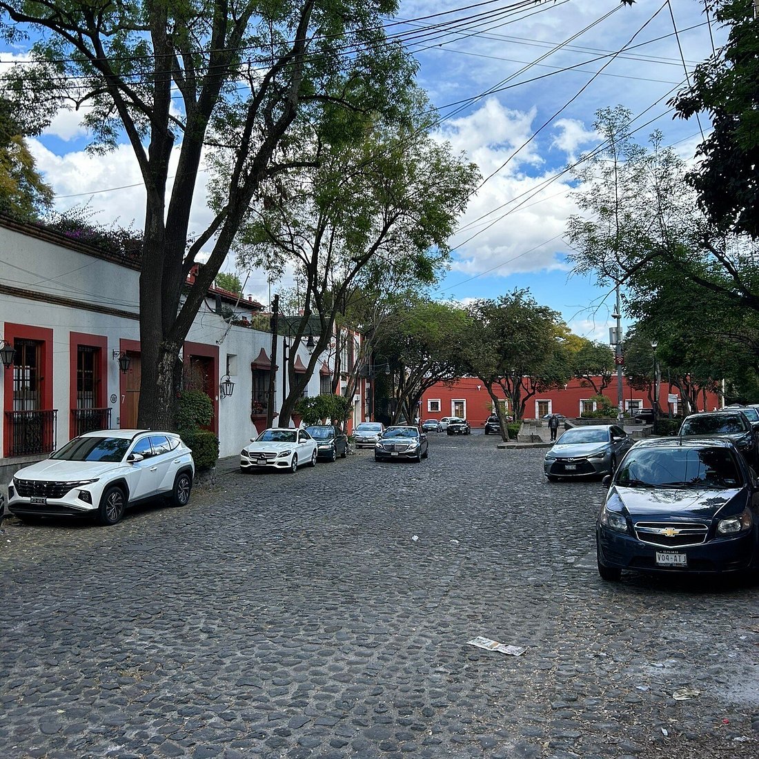 Plaza San Jacinto - Gallery Photo 2