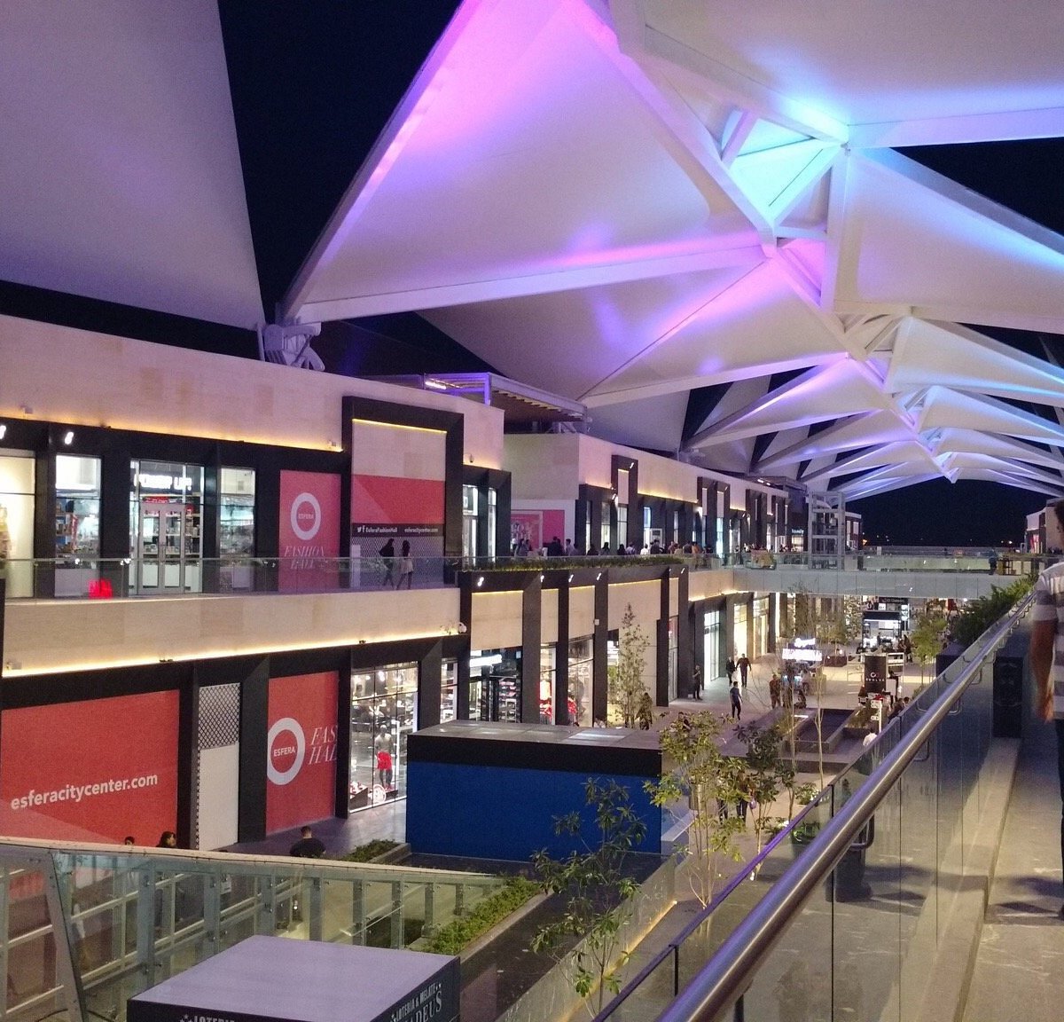 Plaza Esfera Monterrey - Gallery Photo 2