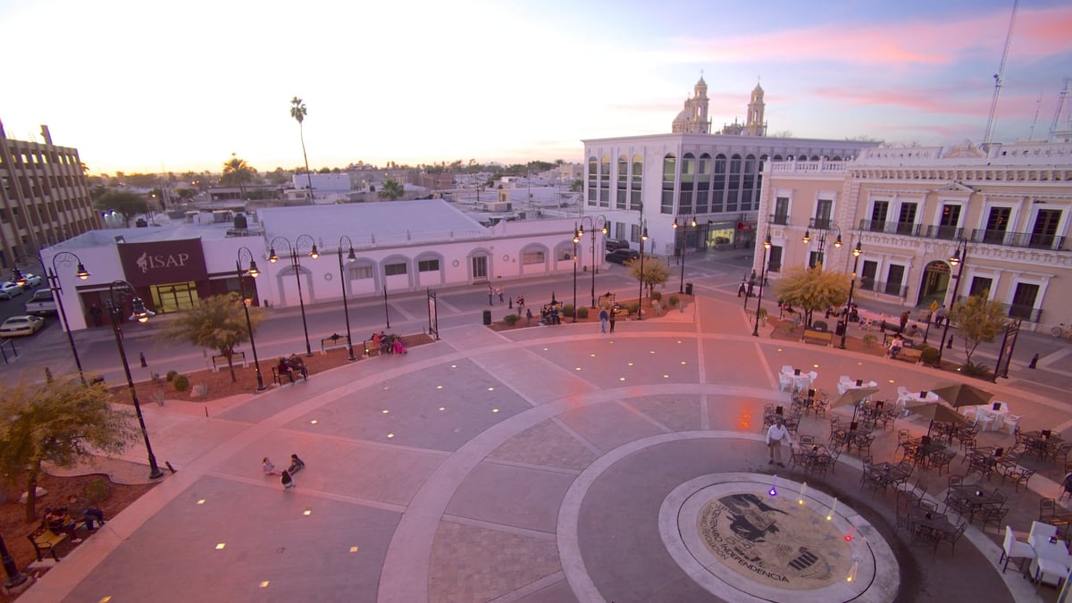Plaza Fiesta Fresnos - Gallery Photo 1