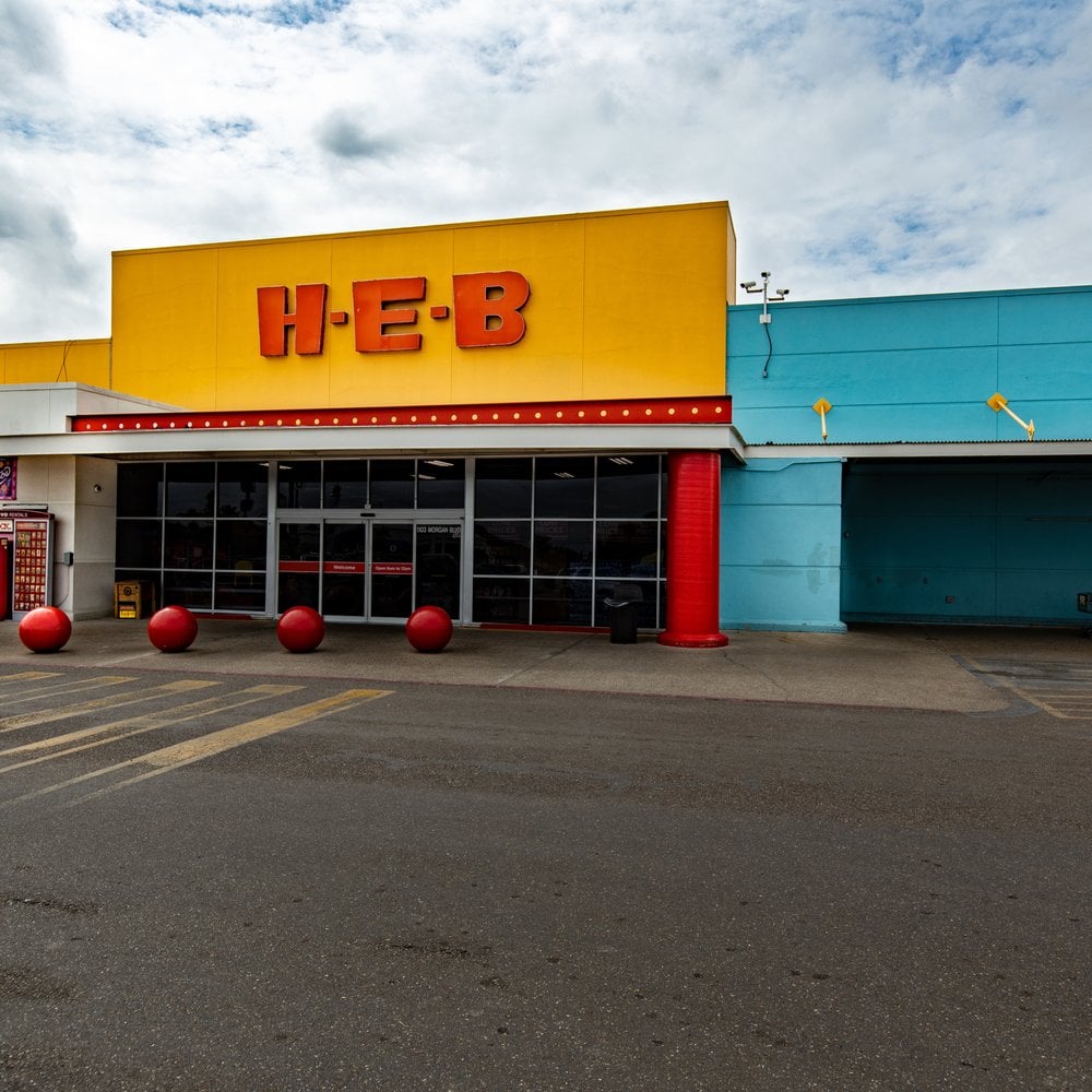 Plaza Fiesta Fresnos - Gallery Photo 2